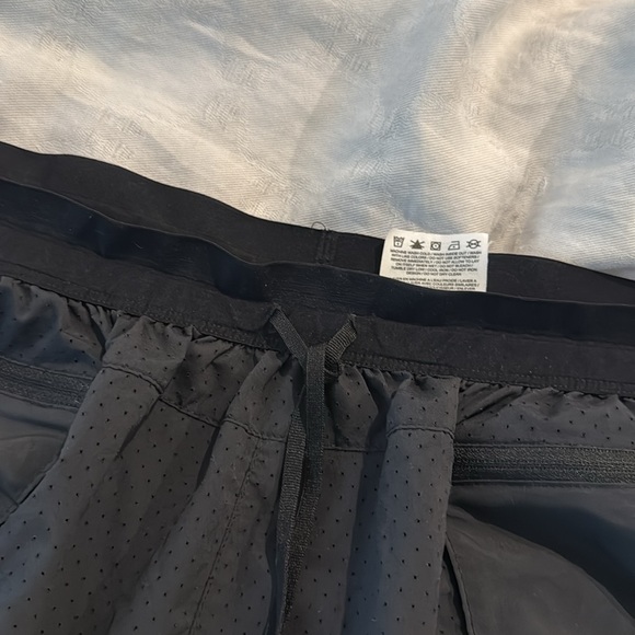 Nike Dri Fit Men Short XL Black outer mesh and inner short - Picture 4 of 9